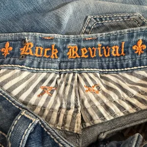 Rock Revival Noelle Capri Jeans Women 28 Blue Medium Wash Embellished Buckle Y2K thumbnail 7