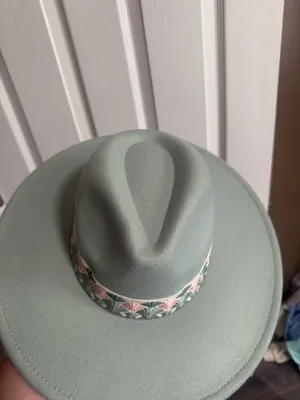 Boutique hat thumbnail 2