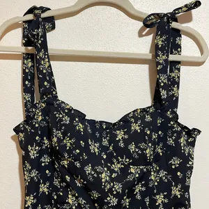 o.p.t. Toile De Jouy Midi Dress Ruffle Tie Straps Black Floral Size Large thumbnail 4