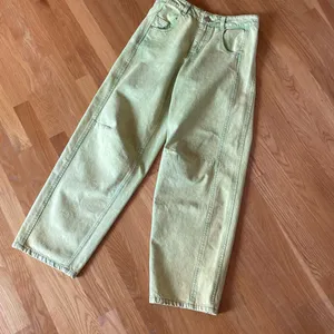 BDG Lime Green Wide Leg Jeans — Size 25 thumbnail 4