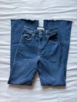 Abercrombie High-Rise Jeans Flare thumbnail 2