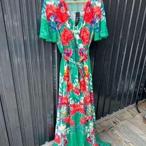 Lulus NWT Still in Paradise Floral Green Wrap Maxi Dress Medium Vacation Resort thumbnail 9
