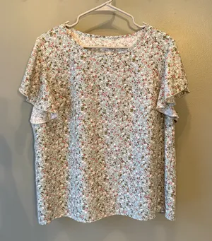 Short Sleeve Floral Top Multiple Size 1X thumbnail 1