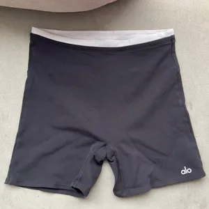 Alo Yoga 5" Airbrush Double Up Short Black/White XS thumbnail 2