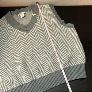 ✨‎ Sincerely Jules Women’s Gray Black Sweater Vest Small thumbnail 10
