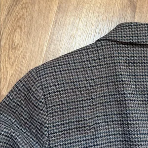H&M Brown, Black, Tan,‎ Gray Houndstooth Oversized Blazr thumbnail 9