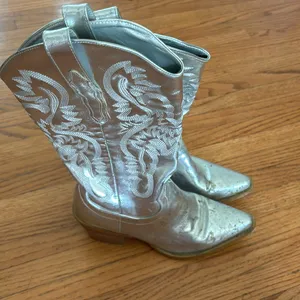 Silver Cowboy Boots Size 6 thumbnail 4