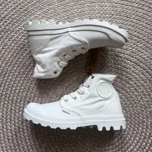 Palladium Pampa Hi Sneaker sz womens 8 thumbnail 2