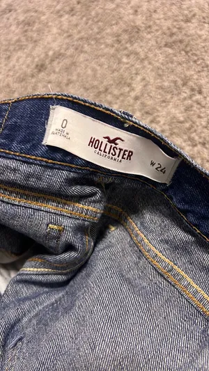 Hollister Low-Rise Shorts Denim Dark Wash size 24 thumbnail 3