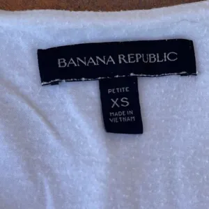 Classy White Banana Republic blouse with bell sleeves sz xs thumbnail 6