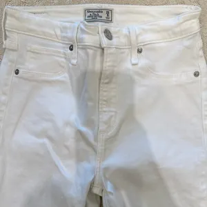 Abercrombie & Fitch Simone High Rise Ankle Jeans White Distressed Hem Size 25 0R thumbnail 4
