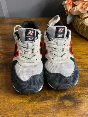 New Balance 574 Classic Gray Black Red Boys Size 2 thumbnail 2