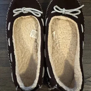 NOT FOR SALE L.L.Bean Brown moccasin Slippers with sherpa Lining women’s 7 thumbnail 3