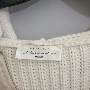 American Threads Sweater Cropped thumbnail 2