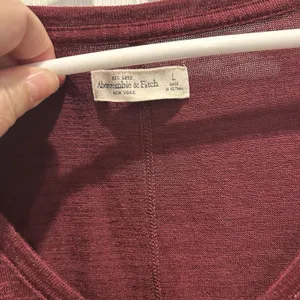 Abercrombie & Fitch Womens Burgundy V-Neck Long Sleeve‎ Slub Knit Tee Large thumbnail 3