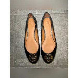 Tory Burch Black Leather Gold Logo Slip On Ballet Flats Women’s Shoe Size 8 thumbnail 2