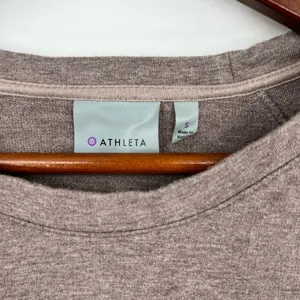 Athleta Idyllwild Sweatshirt Cropped Crew Neck Thumb Holes Taupe Brown sz small thumbnail 9