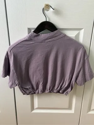 Alo Yoga Kick It Crop T-Shirt in Lavender Haze thumbnail 3