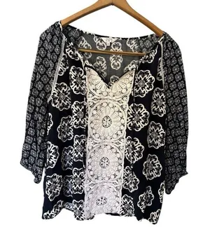 Crown & Ivy Top Sz L Blue‎ White Geometric Design Festival Boho 3/4 Sleeve thumbnail 1