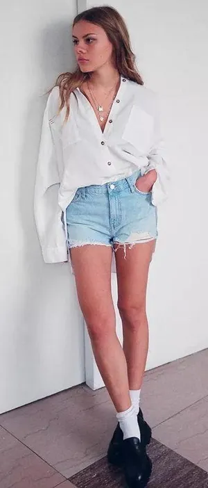 Urban Outfitters BDG Girlfriend High-Waisted Denim Short Size 26 thumbnail 1