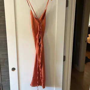 Pretty little thing size small dress thumbnail 2