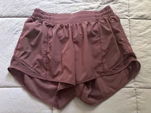 Lululemon Hotty Hot 4" thumbnail 1