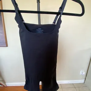NEW‎ SKIMS Seamless Sculpt Butt Lifting Open Bust Bodysuit in Onyx Size M thumbnail 8