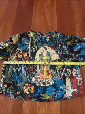 Karma brand Frida Kahlo boxy cotton top parrots tropical print Size Small thumbnail 7