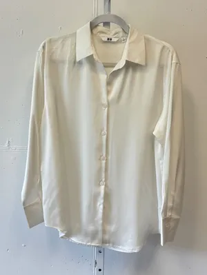 Uniqlo Womens Satin Long Sleeve Button Down Blouse Cream Off White 461887 Small thumbnail 1