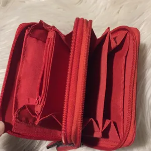 Red wallet thumbnail 3