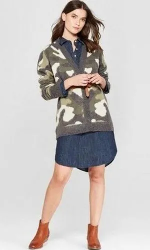 Universal Thread Distressed Camo Cardigan Oversized Olive Camouflage Sweater XS thumbnail 4