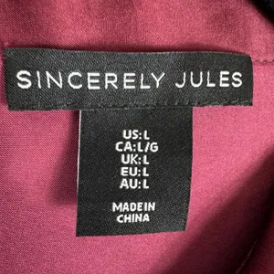 Sincerely Jules Burgundy Satin Button Up‎ Blouse Large thumbnail 4
