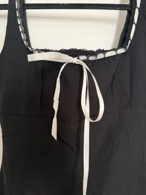Windsor’s little black dress thumbnail 5