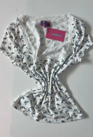 Edikted floral top thumbnail 1