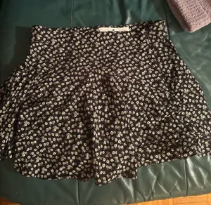 hollister skirt floral thumbnail 1