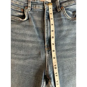 Zara Women’s High Rise Skinny Leg Jeans Size 8 Medium Wash Raw Hem 27 Inseam thumbnail 9