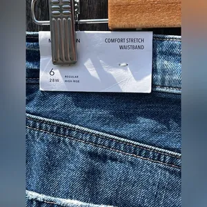 American Eagle outfitters Distressed & Ripped HIGH RISE MOM JEANS NWT thumbnail 7