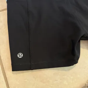 Lululemon Women’s Retro Fast Track 4” Athletic Biker Shorts Size 8 Blue White thumbnail 5