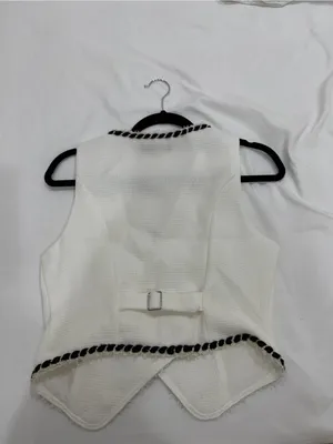 SHEIN White Textured V-Neck Sleeveless Vest with Black Braid Trim thumbnail 4