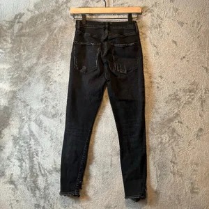 AGOLDE Sophie High Rise Skinny Crop Black Distressed Skinny Size 27‎ thumbnail 5