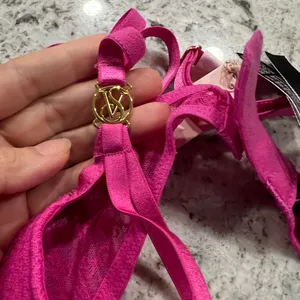 Victoria’s Secret Hot Pink Jacquard Underwire Bra XS Gold Logo Hardware NWT thumbnail 3