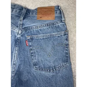 Levi's Women's 501 Premium Denim Jeans 24x26‎ thumbnail 7