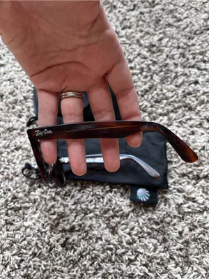 Ray-Ban Wayfarer Tortoise Sunglasses thumbnail 10