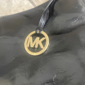 Michael Kors Black‎ Patent Leather Shoulder Bag Gold MK Charm Hobo Large EUC thumbnail 4