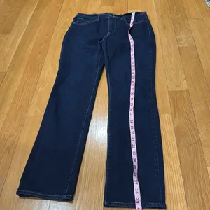 Levi's women’s 724 high rise straight jeans size 30. thumbnail 8