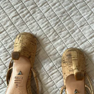 Schutz anthro Evenise strapy 90’s Y2K Kitten Heel Sandals Natural cork size 9 thumbnail 13