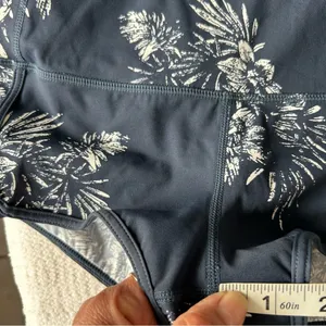 Vuori Navy Floral Activewear thumbnail 6