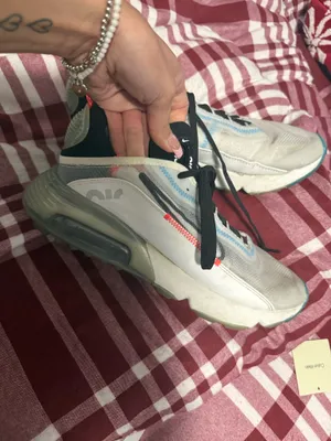 Nikes White Size 8 thumbnail 2