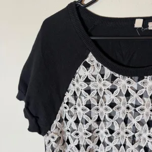 Moth Anthropologie Black Crochet Lace Overlay Short Sleeve Sweater‎ size medium thumbnail 3