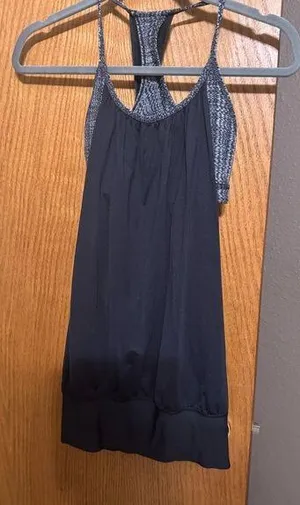 Two Lululemon tanks with built in sports bra size 6 thumbnail 1